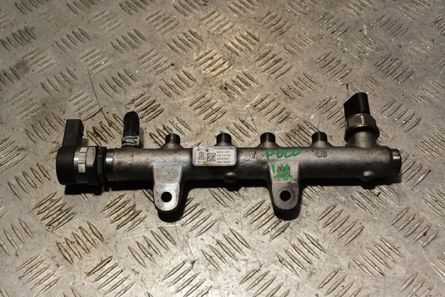 Розподільник палива 04B130093 VAG