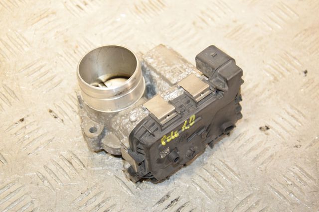 Дросільна заслінка в зборі 04C133062J VAG