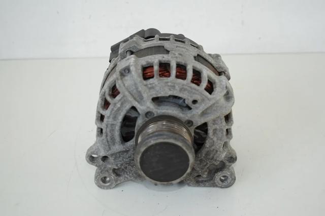 Авто генератор 04L903024T VAG