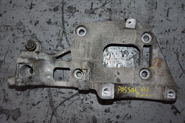 Кріплення генератора 06F903143F VAG