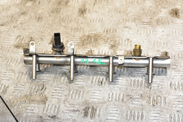 Паливна рампа 06J133317G VAG