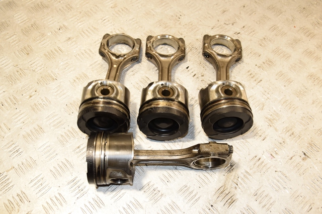 Поршень з пальцем без кілець, стандарт 131010R060 TOYOTA