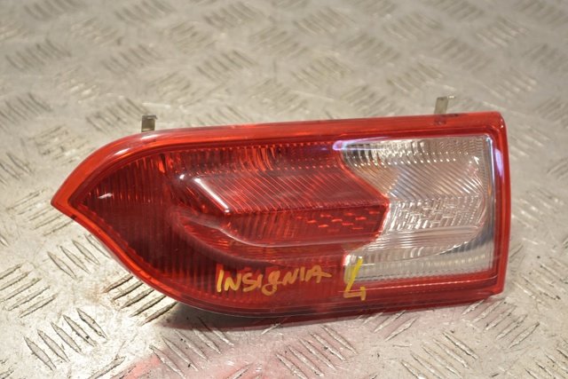 Задня ліва внутрішня фара 13226854 OPEL