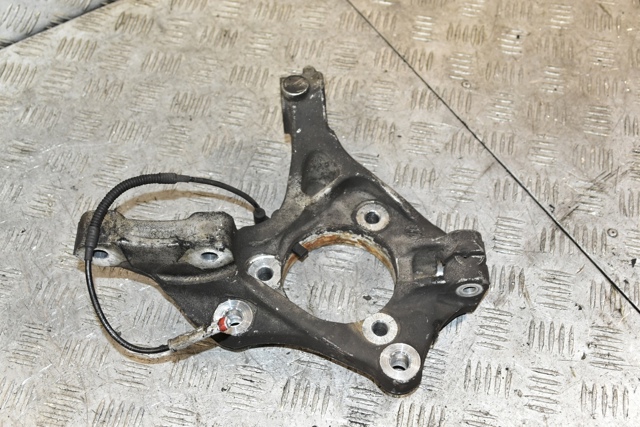 Цапфа поворотного кулака 13319483 OPEL