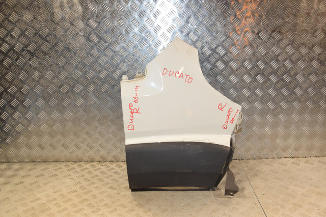 Переднє праве крило 1342571080 PEUGEOT