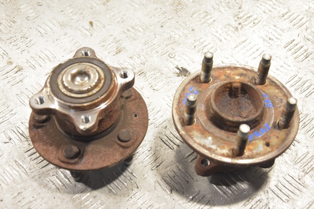 Маточини задніх коліс 13500592 GM