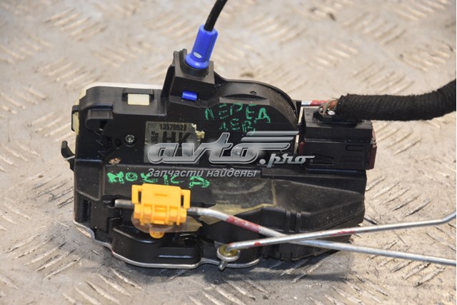 Замок дверей водія Opel Zafira 100