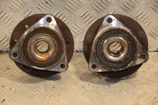Маточина колеса передня 13580304 OPEL