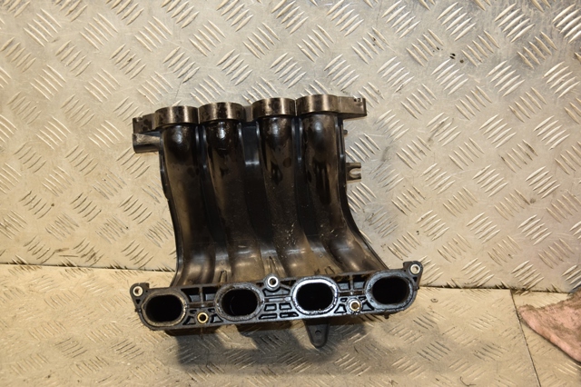 Колектор впускний 14001AX10A NISSAN