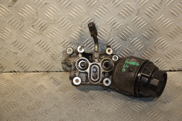 Корпус масляного фільтра 1560933030 TOYOTA