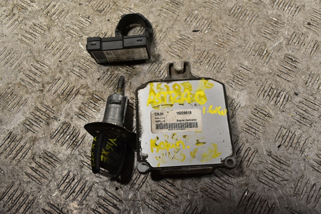 Блок двигуна 16228919 OPEL