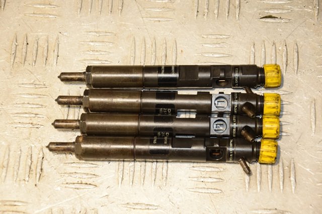 Форсунки електромагнітні 166000897R RENAULT