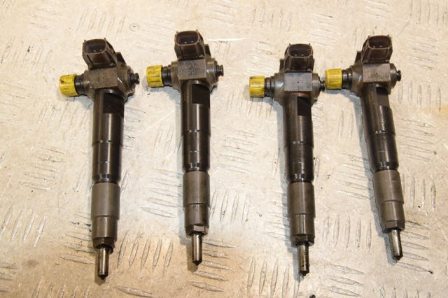 Форсунка паливна 16613AA040 SUBARU