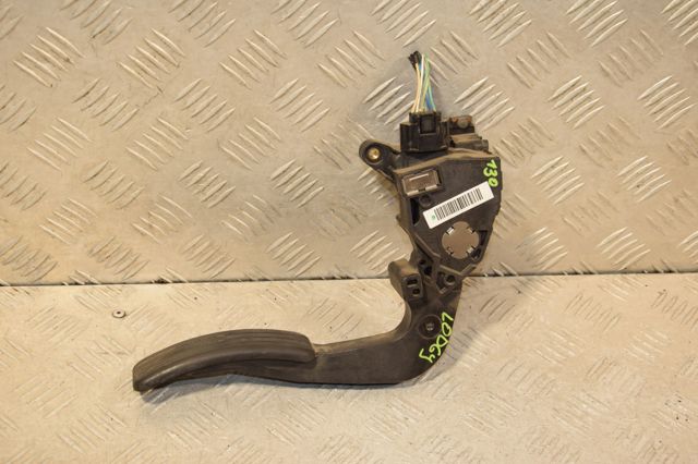 Підаль газу 180023122R RENAULT