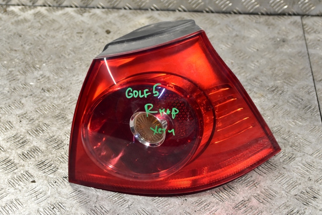 Ліхтар задній правий volkswagen golf v 1K6945096G