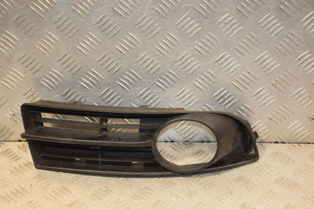 Решітка переднього бампера, права 1T0853666A VAG