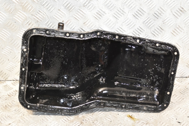 Піддон масляний картера двигуна 215104A400 HYUNDAI