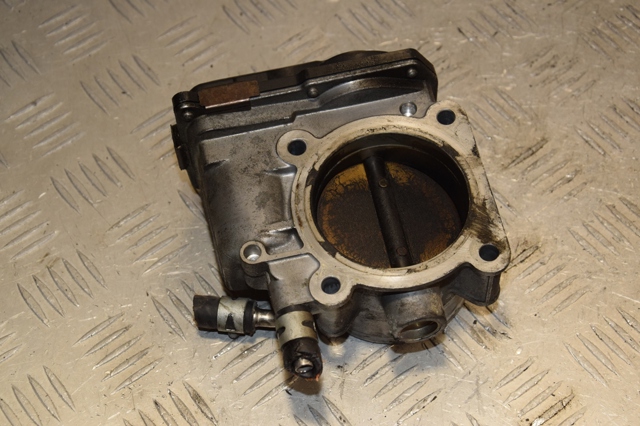 Блок дросельної заслінки 2203020060 TOYOTA