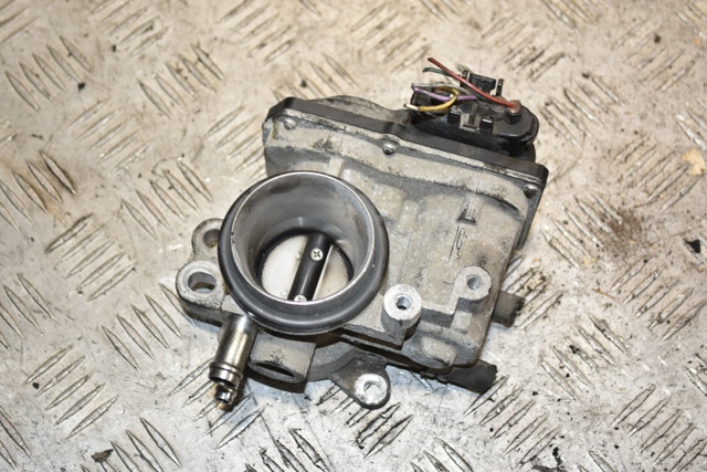 Блок дросельної заслінки 2203023010 TOYOTA