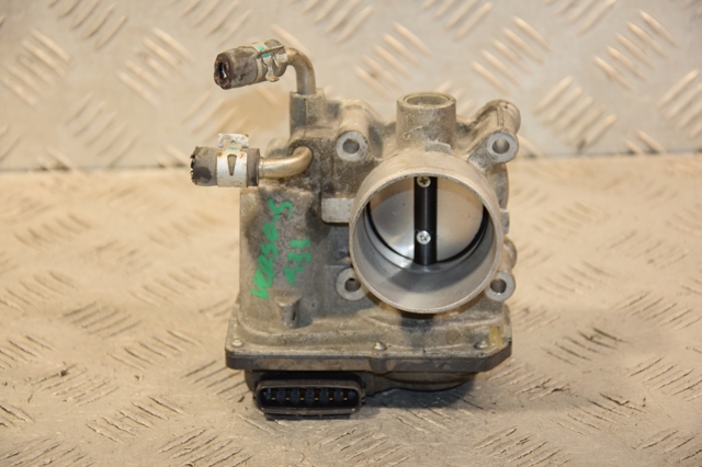 Блок дросельної заслінки 2203047010 TOYOTA