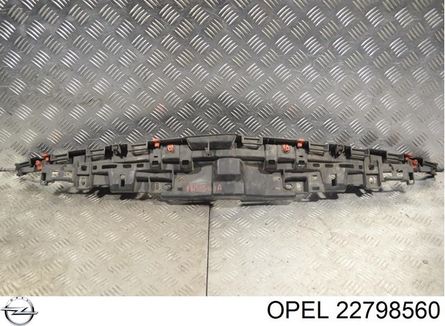 Кронштейн бампера переднього, центральний 22798560 OPEL