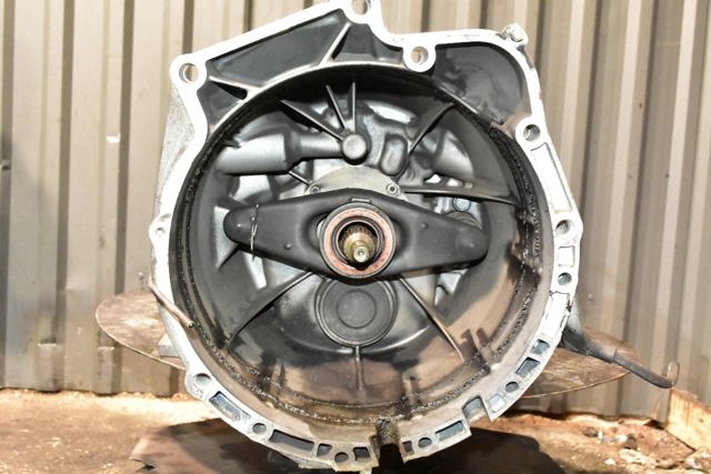 Ручна коробка передач 23003439814 BMW