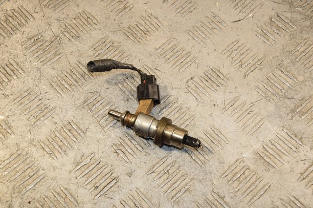 Регулятор тиску палива в паливній рейці 2371026011 TOYOTA