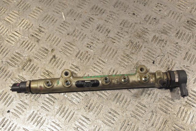 Розподільник палива 2381033020 TOYOTA