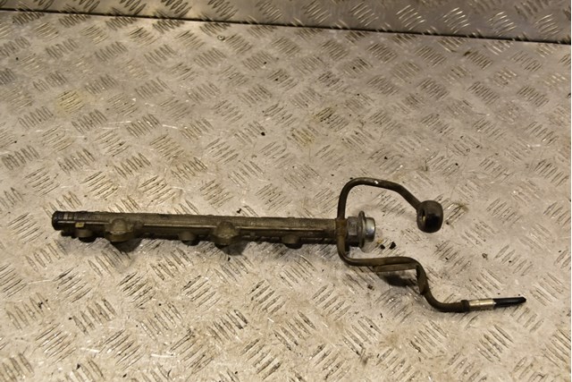 Розподільник палива (рампа), правий 2381420020 TOYOTA
