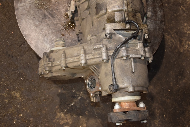 Раздатка (коробка роздавальна) 27107574777 BMW