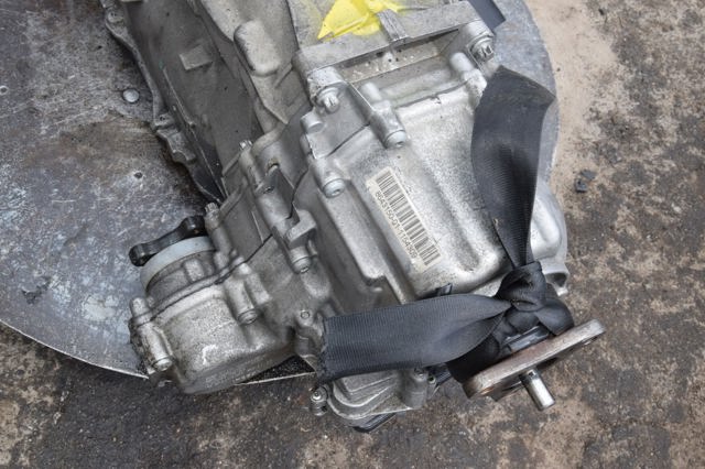 Коробка роздавальна 27108643150 BMW