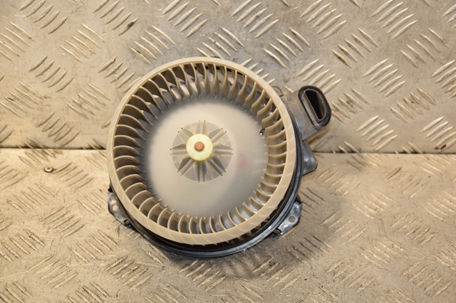 Вентилятор грубки Toyota RAV4 4