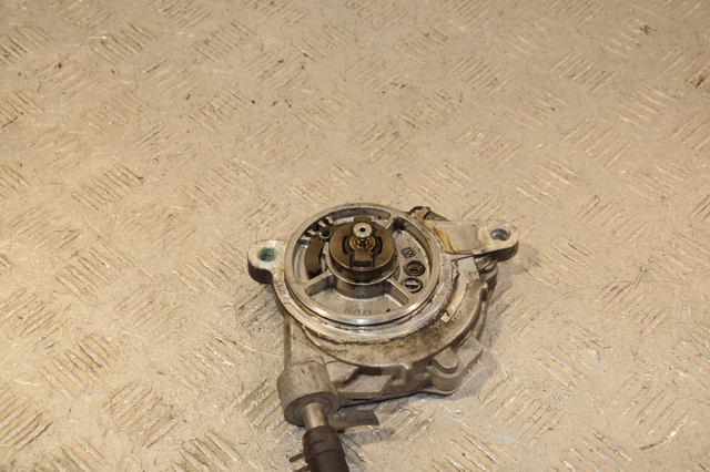 Насос вакуумний 293000W070 TOYOTA
