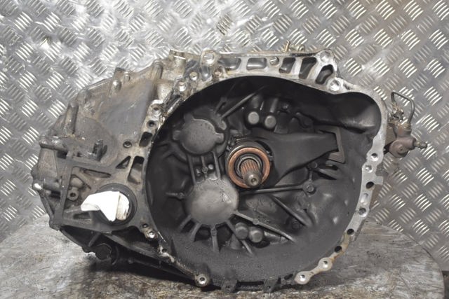 Механічна трансмісія 3030012B30 TOYOTA