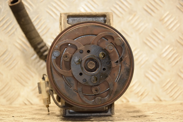 Компресор кліматичної установки 30665339 VOLVO