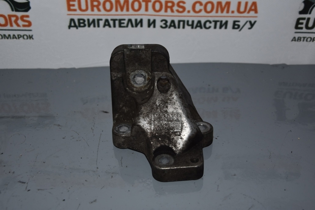 Кронштейн подушки (опори) двигуна, передньої 30741567 VOLVO