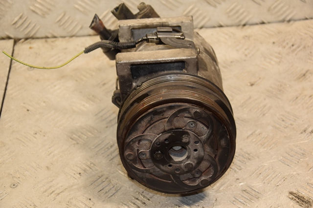 Компресор кліматичної установки 30761390 VOLVO