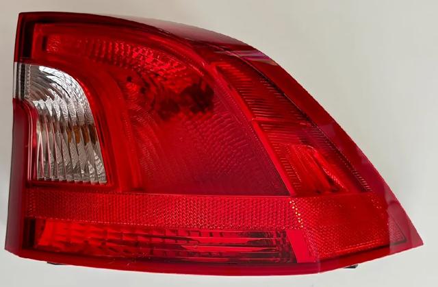 Фара задня права зовнішня 30796268 VOLVO