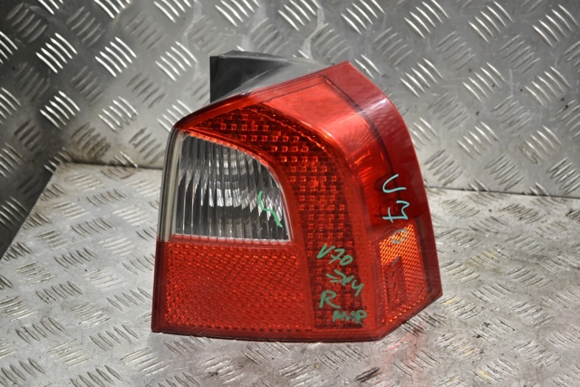 Фара задня права зовнішня 31276840 VOLVO