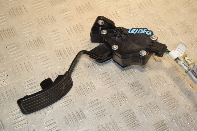 Підаль газу 36010XA020 SUBARU