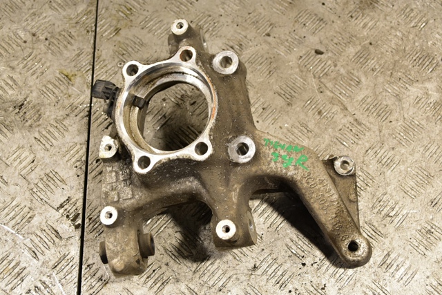 Кулак поворотний правий 3C0505436G VAG