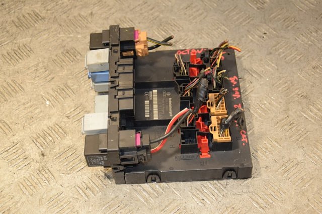 Комп'ютер бортовий 3C8937049E VAG