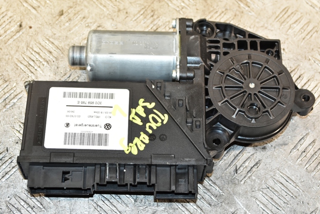 Моторчик склопідйомника двері задніх, лівих 3D0959795E VAG