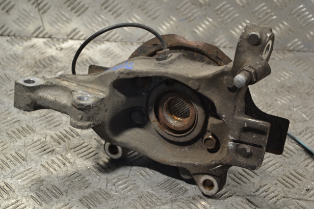 Цапфа - поворотний кулак передній, правий 40014JP00A NISSAN