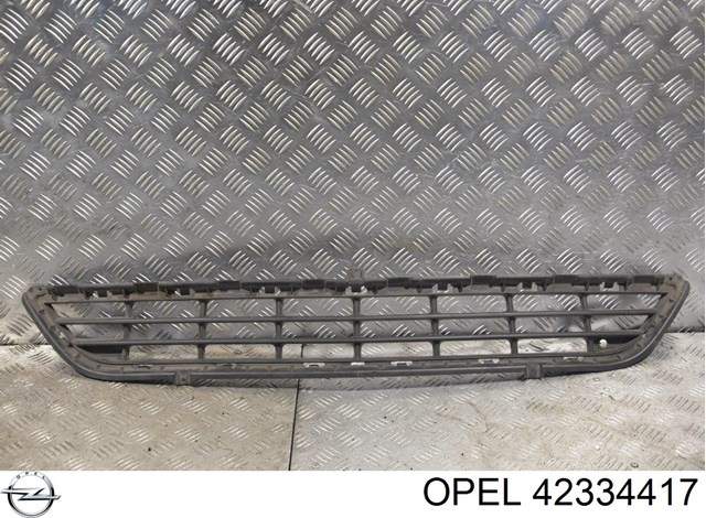Решітка переднього бампера, центральна 42334417 OPEL