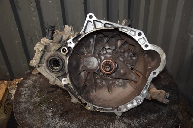 Коробка передач в зборі з головною передачею і диференціалом Hyundai I30