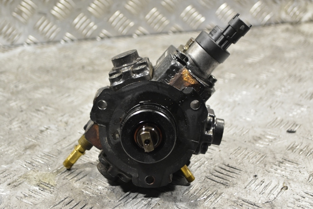 Насос паливний високого тиску (ПНВТ) - DIESEL Mitsubishi Outlander 2 40