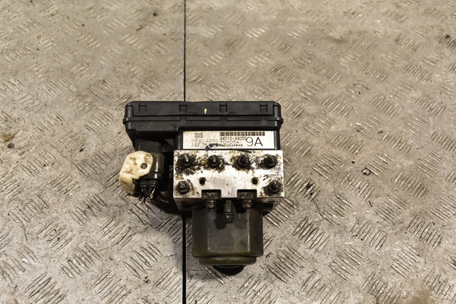 Блок управління АБС (ABS) 4451044050 TOYOTA
