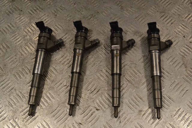 Форсунка дизельна в зборі, розпилювач + тримач Renault Koleos