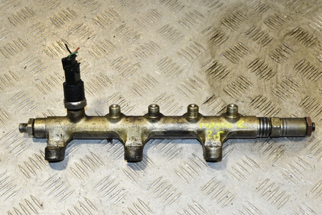 Розподільник палива 445214025 NISSAN